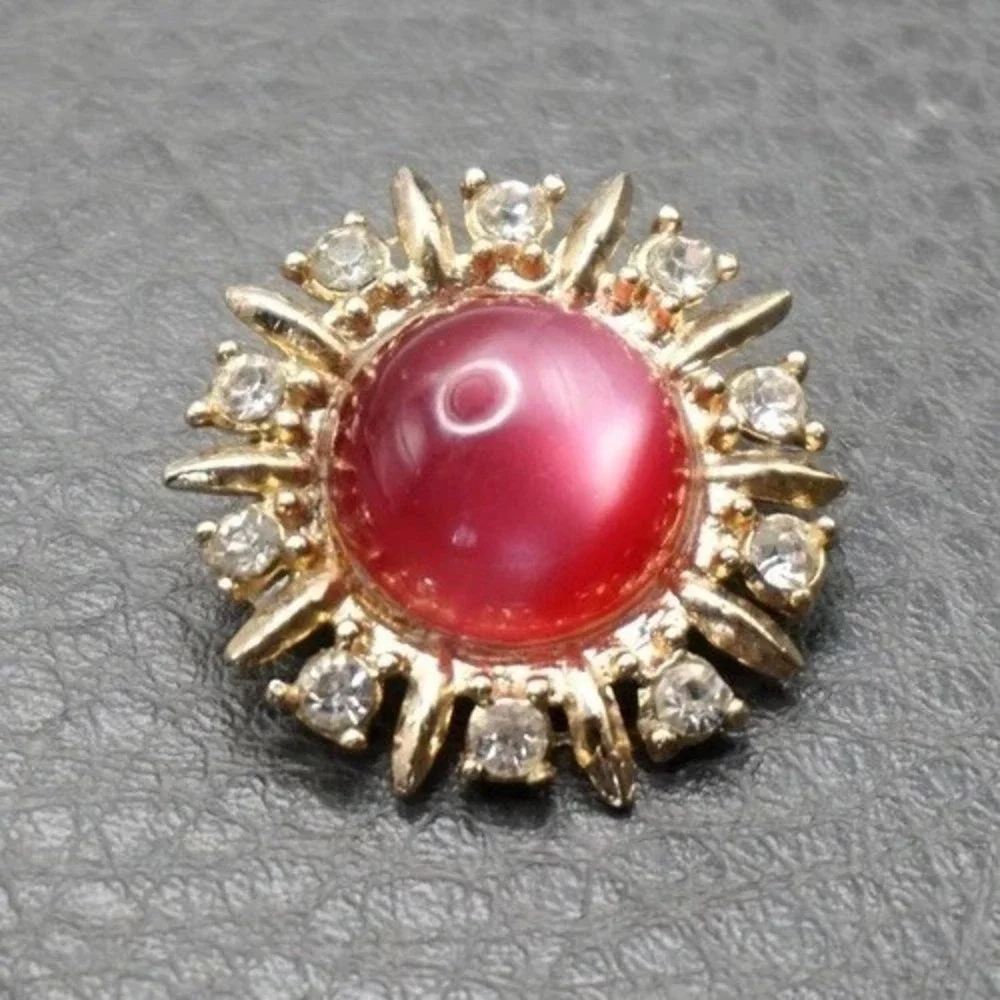 Vintage Red Moonglow Cabochon Rhinestone Starburst Gold Tone Brooch Pin